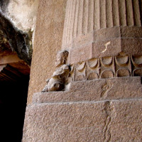 close view of one pillar
